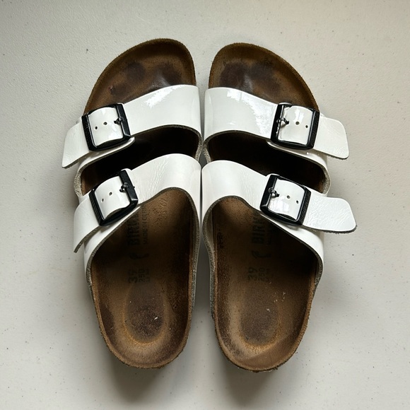 Birkenstock Arizona White Patent Leather Sandal - Picture 1 of 14